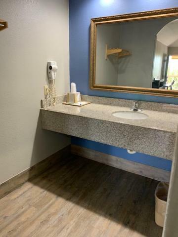 هيوستن Camelot Inn & Suites المظهر الخارجي الصورة